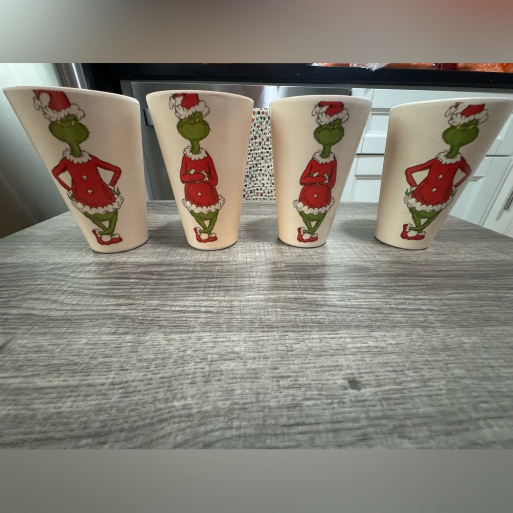 GrinchPlastic drinking cups